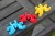 Dziecko bawiące się klockami konstrukcyjnymi Klix Cubes od Popular Playthings
