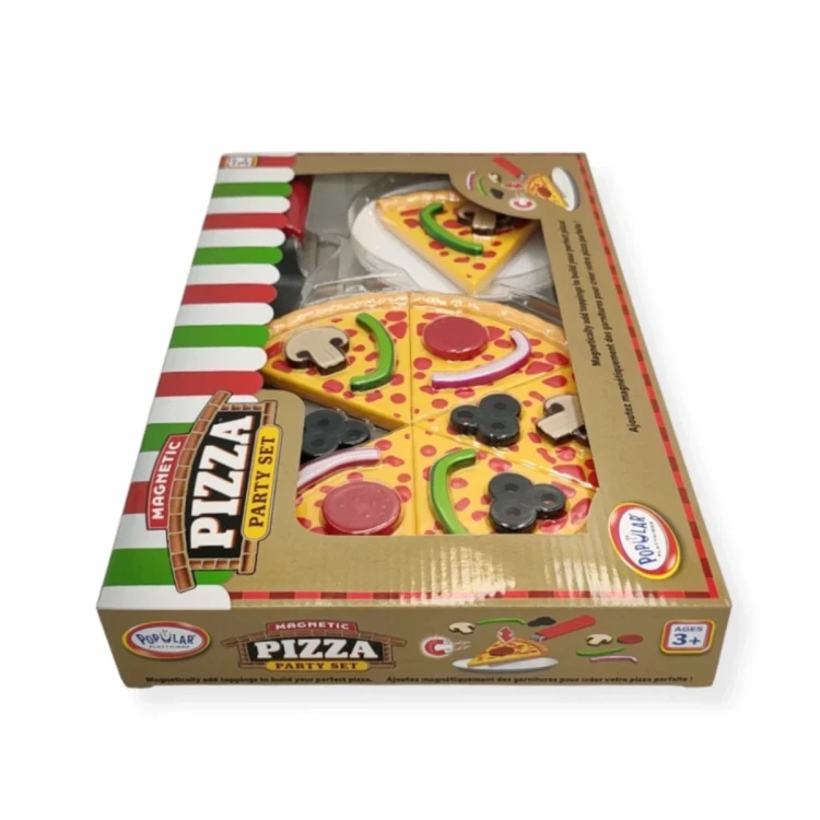 Elementy zestawu ułożone na talerzach wraz z łopatką, pokazujące jak dzieci serwują kawałki pizzy podczas zabawy