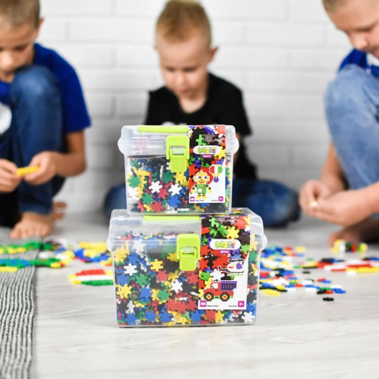 Ujęcie konstrukcji 3D zbudowanej z elementów skali 1,5 cm ilustrujące możliwości kreatywne zestawu