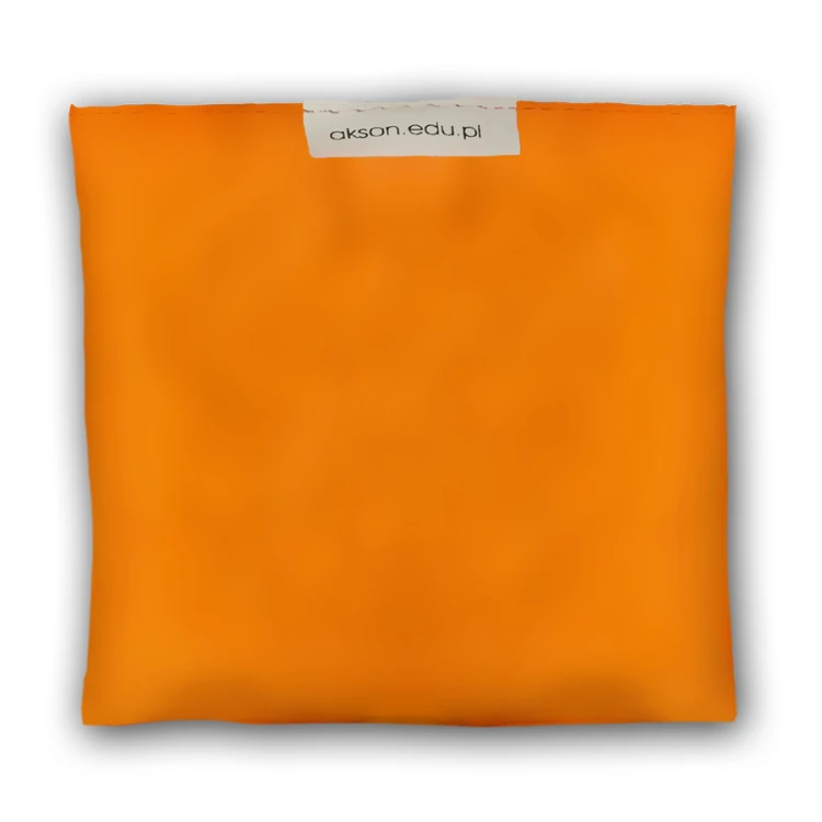 Woreczek gimnastyczny Akson w kolorze pomarańczowym, widok z przodu 10 cm x 10 cm — detal materiału i kształtu