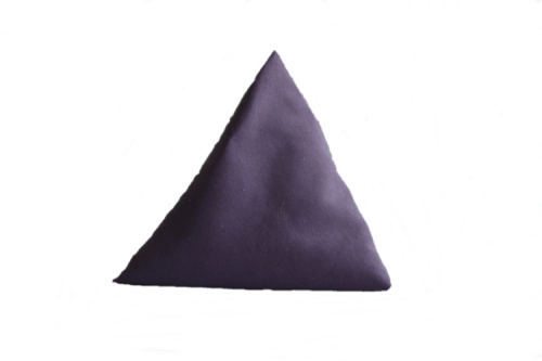 Woreczek gimnastyczny Piramidka Akson — fioletowy model 8 cm × 8 cm × 8 cm, widok z góry i szew