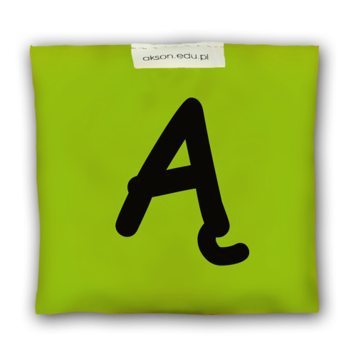 Woreczek gimnastyczny z literką Ą Akson, zielony — detal nadruku i tkaniny, rozmiar 10 cm × 12 cm