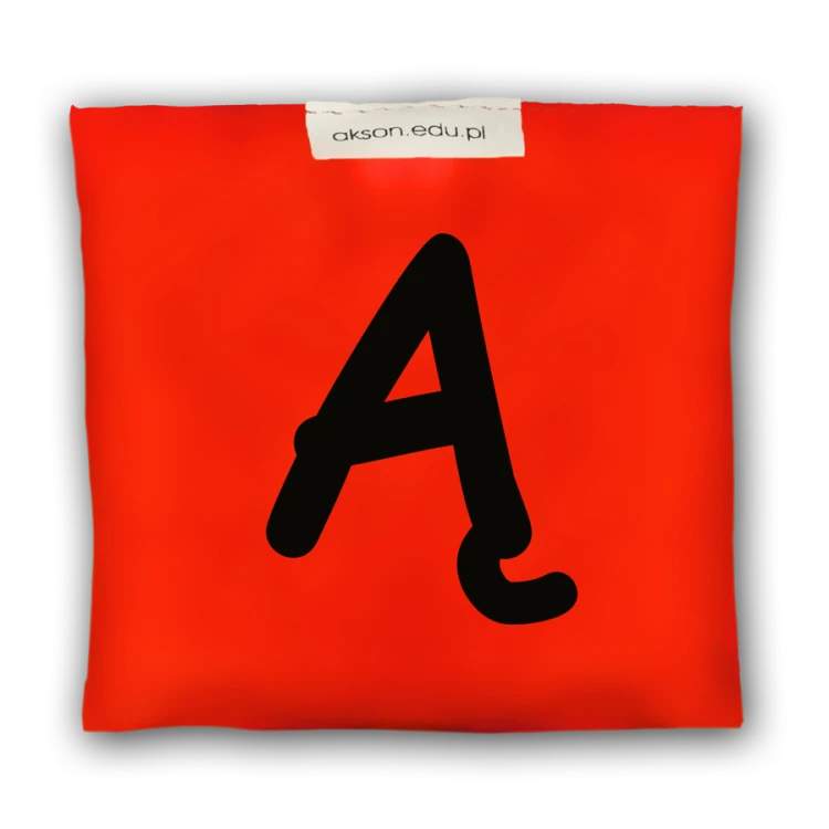 Woreczek gimnastyczny z literką Ą Akson — detal nadruku i materiału, czerwony, 10 cm x 12 cm