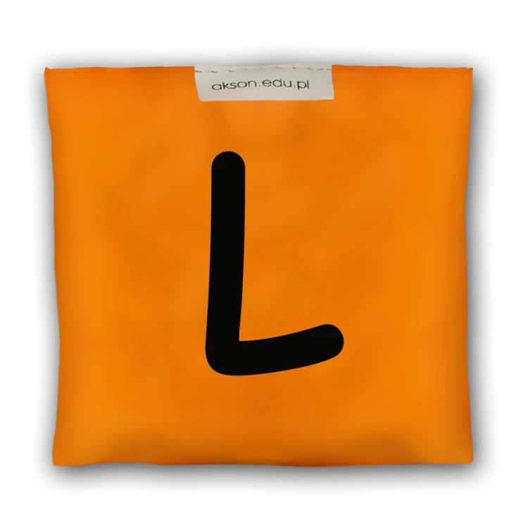 Woreczek gimnastyczny z literką L Akson, pomarańczowy; 10 cm x 12 cm, wypełniony granulkami polipropylenowymi