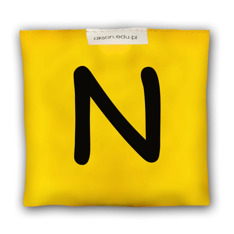 Woreczek gimnastyczny z literką N Akson — żółty woreczek 10 cm x 12 cm, detal nadruku litery i miękkiego, wytrzymałego materiału