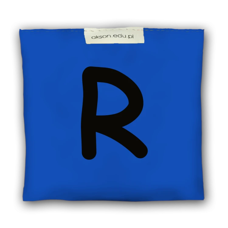 Woreczek gimnastyczny z literką R Akson — różowy woreczek 10 cm x 12 cm, detal nadruku litery R na materiale