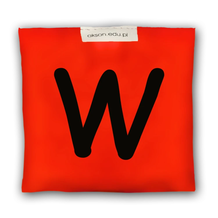 Woreczek gimnastyczny z literką W marki Akson, żółto-czerwony; detal materiału i nadruku oraz informacja o wymiarach 10 cm x 12 cm