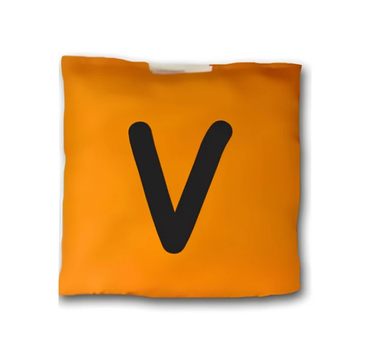 Woreczek gimnastyczny z literką V Akson — widok przedni, tkanina w intensywnym kolorze, wymiary 10 cm × 12 cm