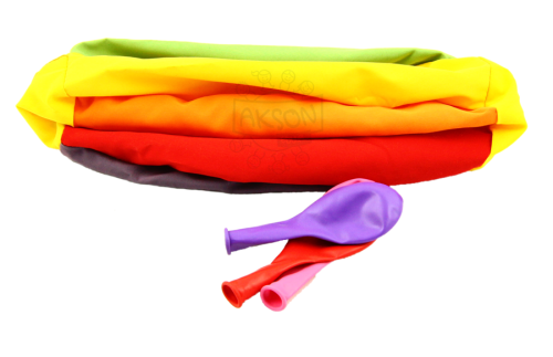 Detal piłki balonowej Akson — zbliżenie futerału w kolorach tęczy i szwów zabezpieczających balon