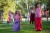 Worek Akson — zastosowanie podczas zabawy na świeżym powietrzu, grupa dzieci używa worków do wyścigów