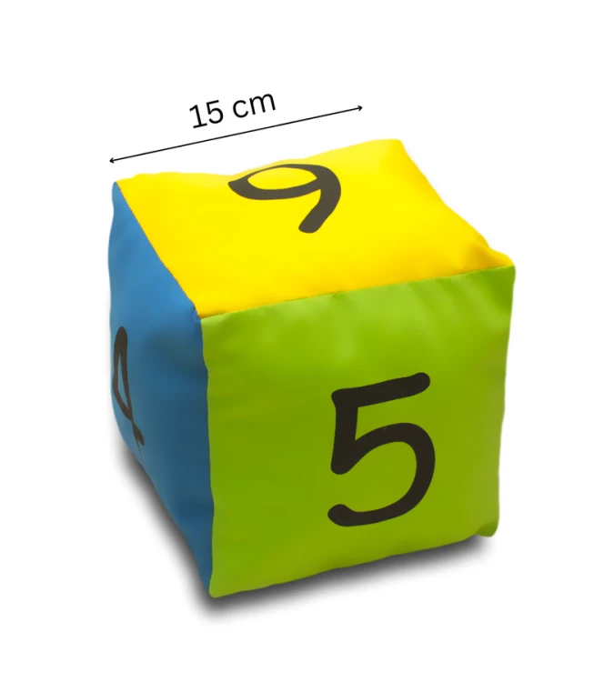 Kostka edukacyjna 15x15x15 cm Akson — widok czterech ścian z cyframi i intensywnymi kolorami, materiał 100% poliester