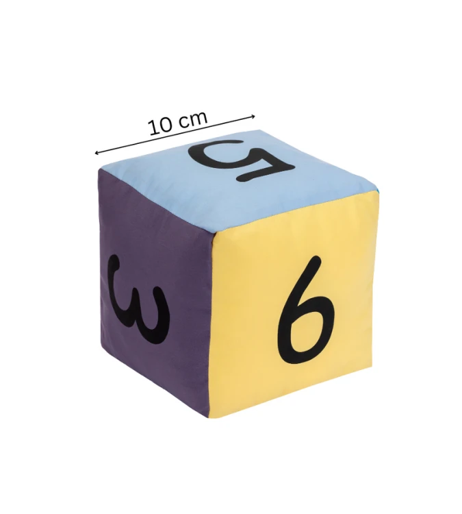 Kostka edukacyjna 10x10x10 cm Akson — zbliżenie na ściankę z cyfrą w pastelowym odcieniu, detal tkaniny