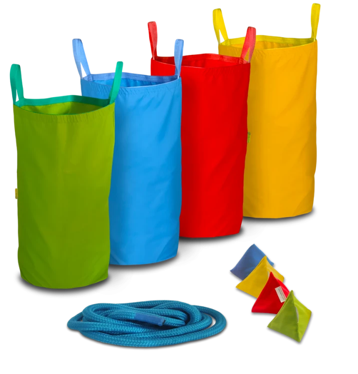 Zestaw sportowy Akson — widok rozłożonych elementów: worki do skakania 75 x 50 cm, woreczki i lina 4m, komplet do animacji