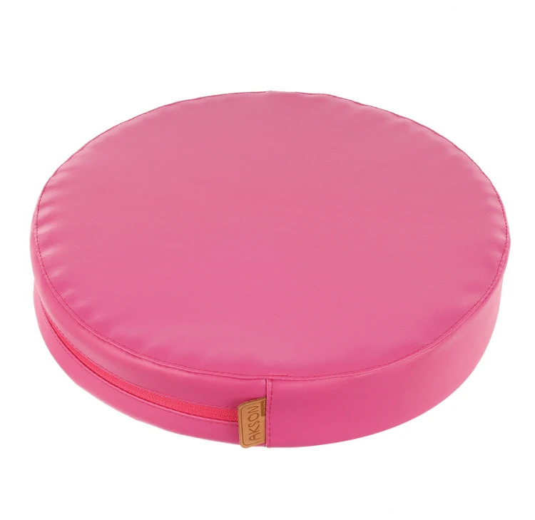 Poduszka z ekoskóry Akson 30 x 30 x 6 cm — różowa poduszka-siedzisko, detal przeszycia i faktury materiału