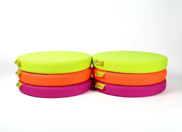 Poduszki Neon UV Akson w świetle UV — efekt fluorescencyjny pod lampą