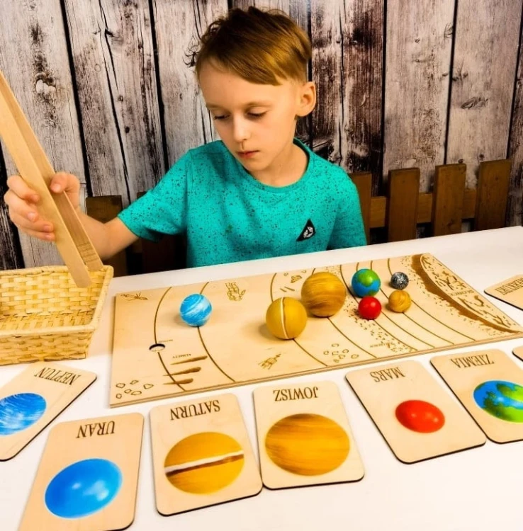 Elementy edukacyjne Układu Słonecznego EDUBOBO - planety i karty edukacyjne