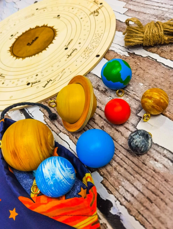 Metalowe haczyki do zawieszenia planet w zestawie edukacyjnym EDUBOBO