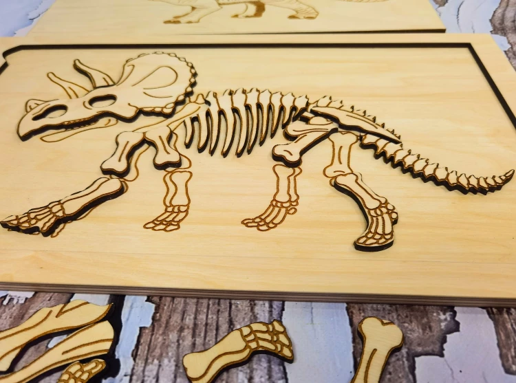 Taca 40x25 cm z piaskiem kwarcowym 2 kg do wykopywania kości dinozaura EDUBOBO