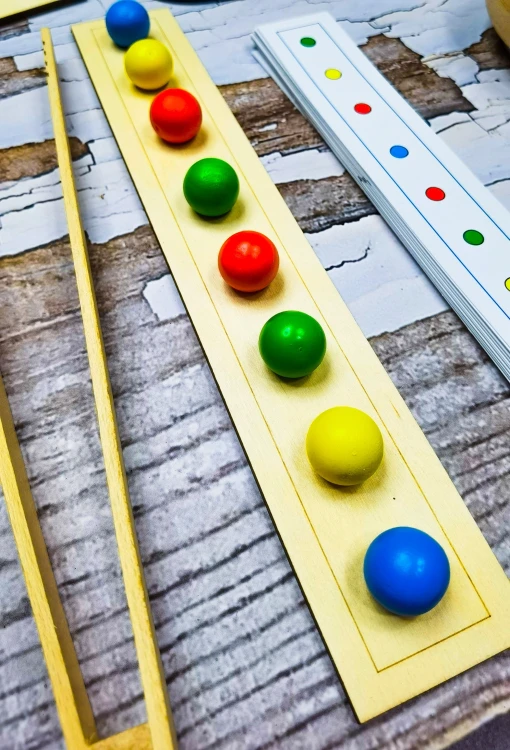 Kolorowe kulki do karmienia konia w zestawie edukacyjnym EDUBOBO