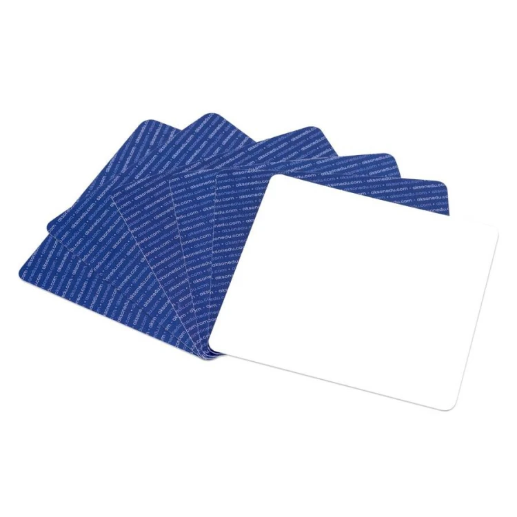 Karty suchościeralne 12x12 cm Akson — komplet 6 sztuk ułożony, widok obu stron i logo marki