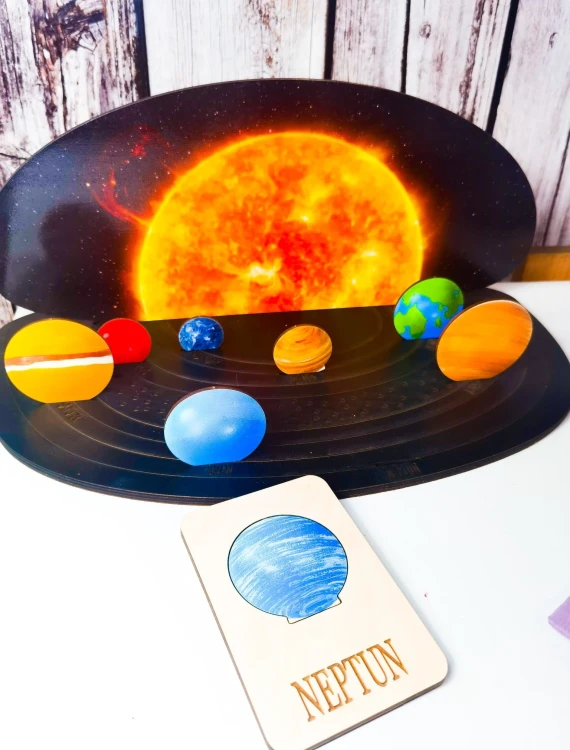 Zestaw drewnianych planet do makiety Układ Słoneczny EDUBOBO z oznaczeniami nazw