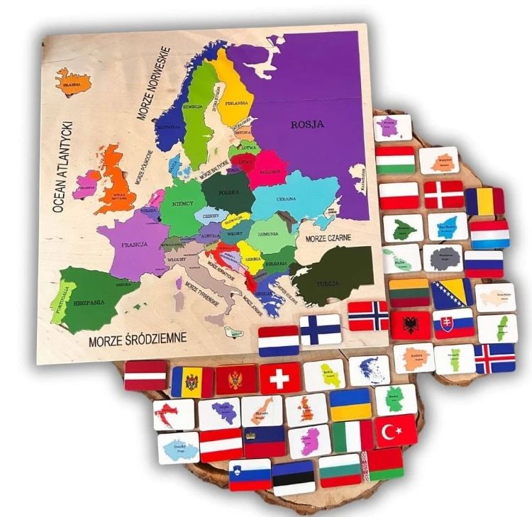 Drewniana mapa Europy EDUBOBO z wyjmowanymi państwami i flagami, widok z góry
