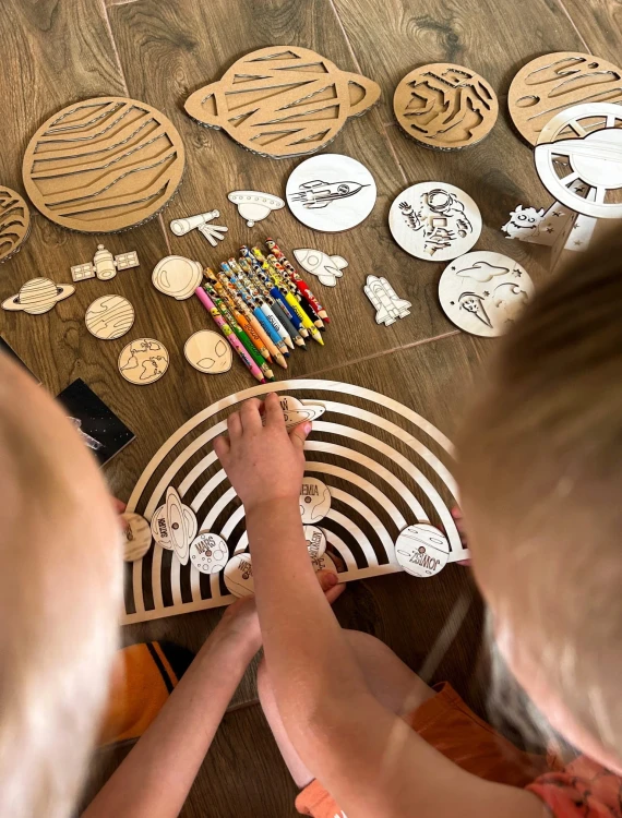 Kosmiczne memory z połówkami planet w zestawie edukacyjnym Układ słoneczny EDUBOBO