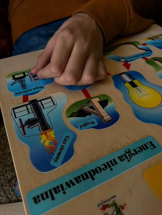 Przykłady energii wodnej, geotermalnej i biomasy na układance EDUBOBO