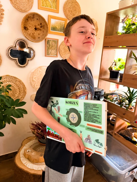 Drewniana książka edukacyjna Świat roślin – naturalny sznurek spinający strony
