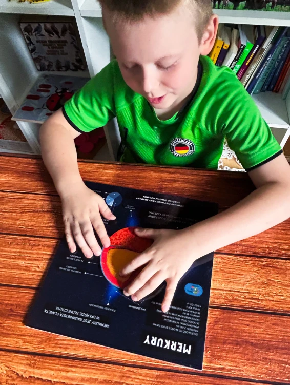 Edukacyjna układanka Merkury EDUBOBO – widok na planszę z warstwami planety