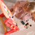 Kolorowe kredy i pisaki magnetyczne do dwustronnej tablicy WOOPIE dla dzieci