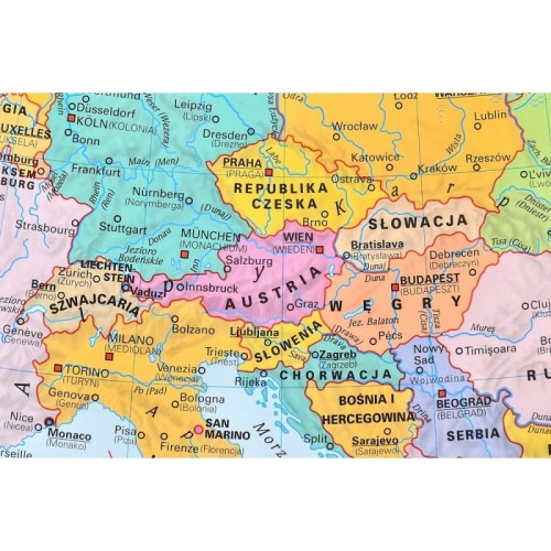 Widok aluminiowej ramy i podkładu korkowego mapy politycznej Europy 160x110 cm KARTA