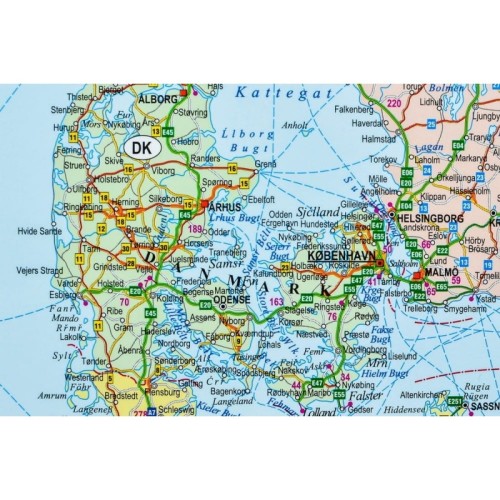 Zbliżenie na sieć dróg i granice na polityczno-drogowej mapie korkowej Europy KARTA