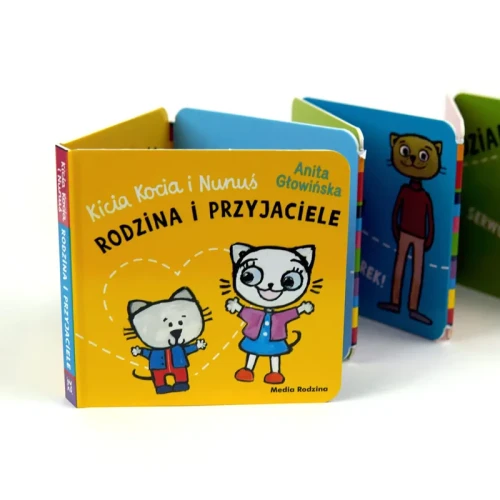 Kolorowe ilustracje z książeczki Kicia Kocia i Nunuś Rodzina i przyjaciele