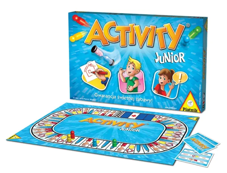Zbliżenie na pionki i elementy gry Activity junior PIATNIK podczas rozgrywki