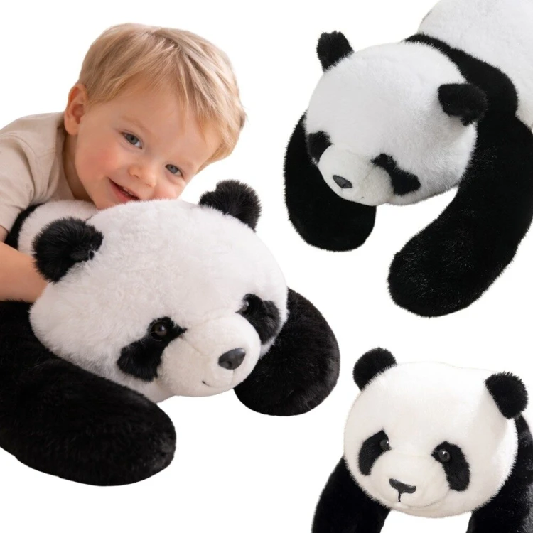 Widok pluszaka Panda w pozycji stojącej; waga 1,5 kg i wysokość 65 cm widoczne proporcje przytulanki