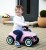 Zbliżenie na kierownicę i klakson różowego jeździka BIG Bobby Car Neo Pink
