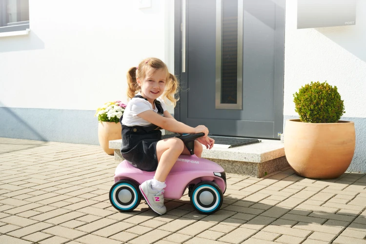 Podstawowe koła jeździka BIG Bobby Car Neo Pink z możliwością skrętu
