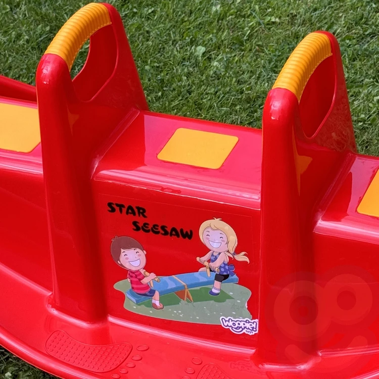 Widok z góry na czerwony bujak wieloosobowy STAR marki WOOPIE