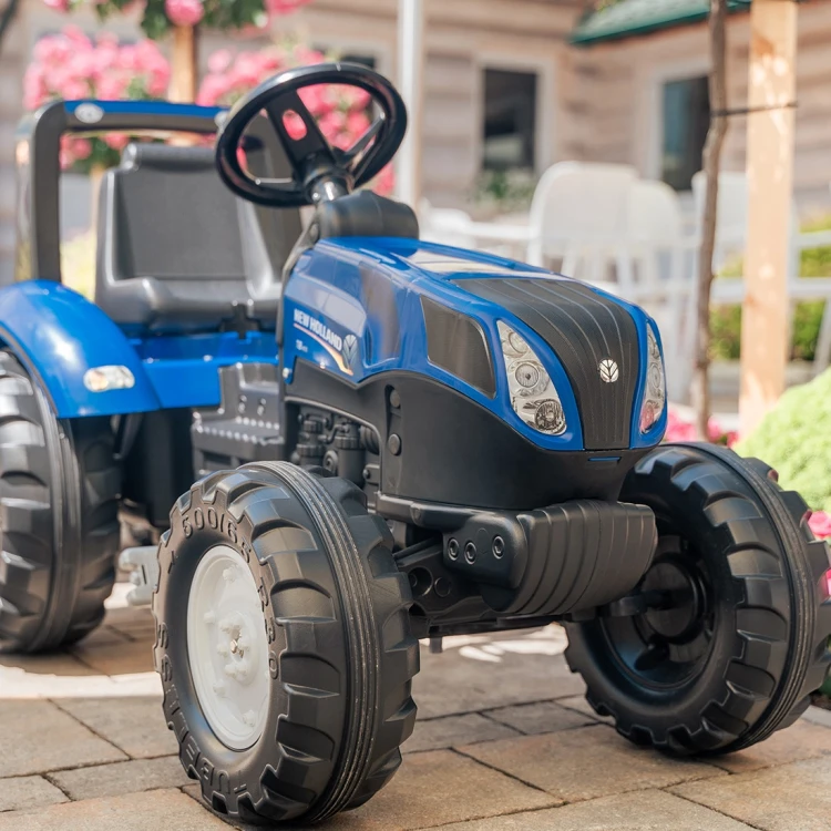 Odczepiana przyczepa traktora New Holland T8 FALK do przewożenia zabawek i skarbów