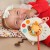 Widok na miękkie guziki i różnorodne faktury sznurków zabawki sensorycznej Woopie Baby