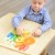 Widok tabliczki MASTERKIDZ z podpisanymi palcami i nazwami palców