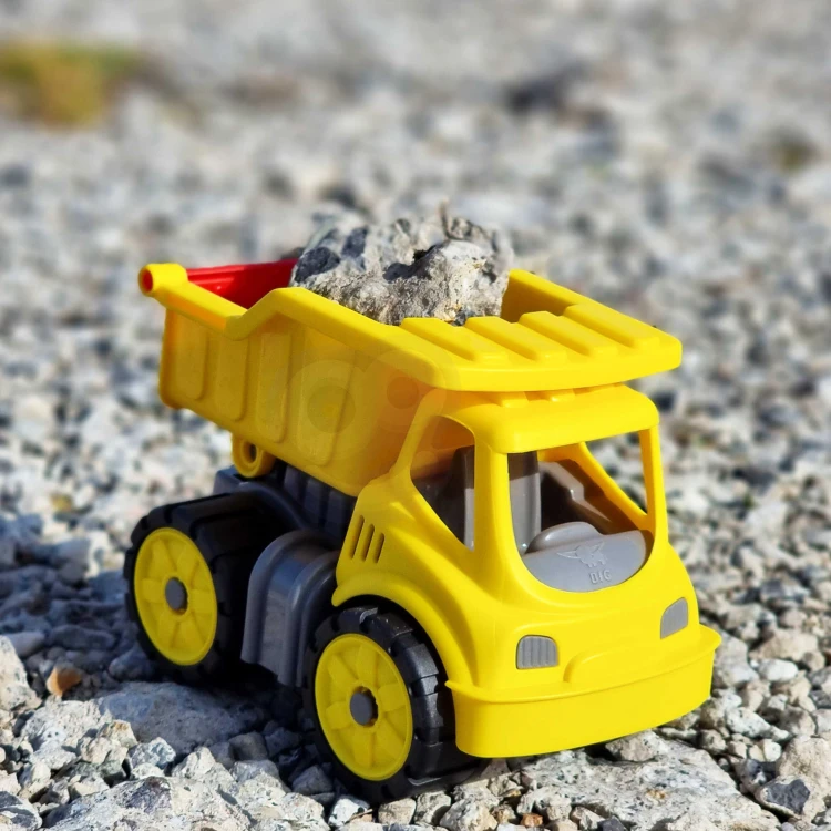 Widok boczny wywrotki BIG Power Worker Mini z widocznymi wytrzymałymi kółkami Soft
