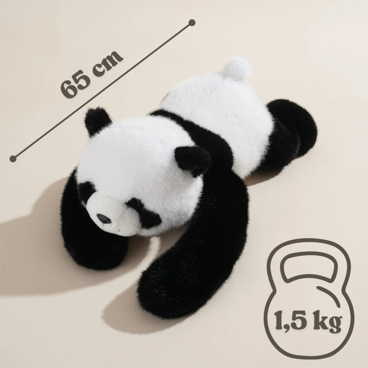 Porównanie rozmiaru pluszaka Panda z przedmiotem codziennego użytku, ukazujące wysokość 65 cm w skali