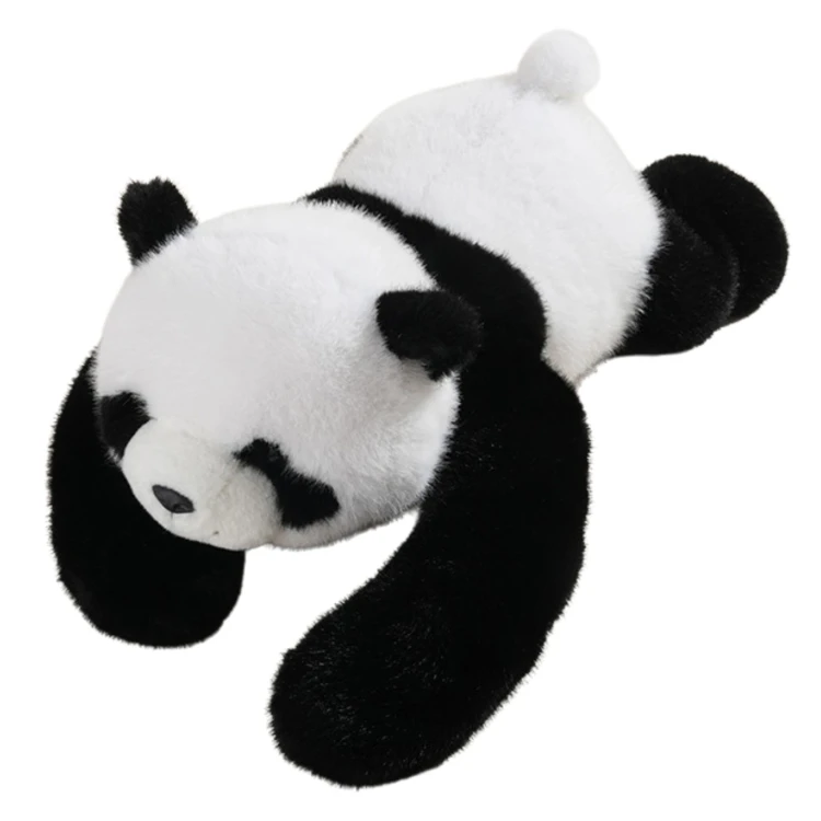 Panda w ujęciu na tle pokoju dziecięcego; pluszak obciążeniowy wspierający wyciszenie i sensoryczne potrzeby malucha