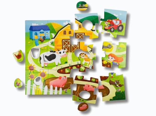 Elementy puzzli i figurki zestawu Na wsi Kapitan Nauka w detalicznym ujęciu