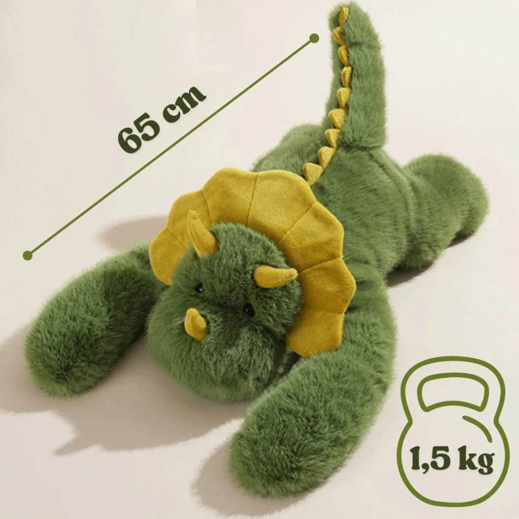 Zdjęcie pokazujące znaczenie rozmiaru 65 cm pluszaka WOOPIE w zestawieniu z innymi przedmiotami codziennego użytku, przydatne przy wyborze wymiaru