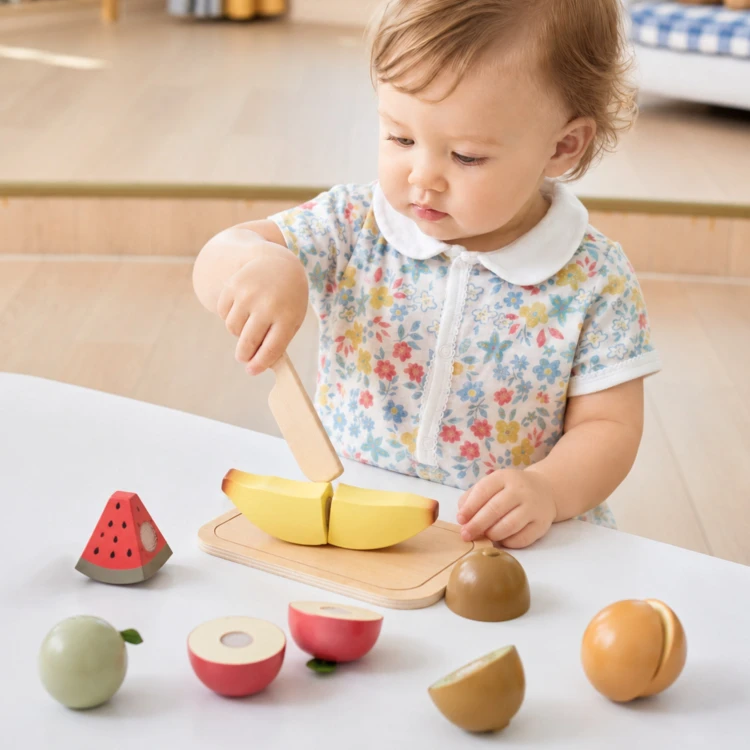 Drewniane owoce połączone trwałymi rzepami w zestawie Viga Toys – idealne do zabawy w kuchnię