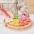 Kolorowe dodatki do pizzy z zestawu drewnianego Viga Toys - pomidory, pieczarki, papryka