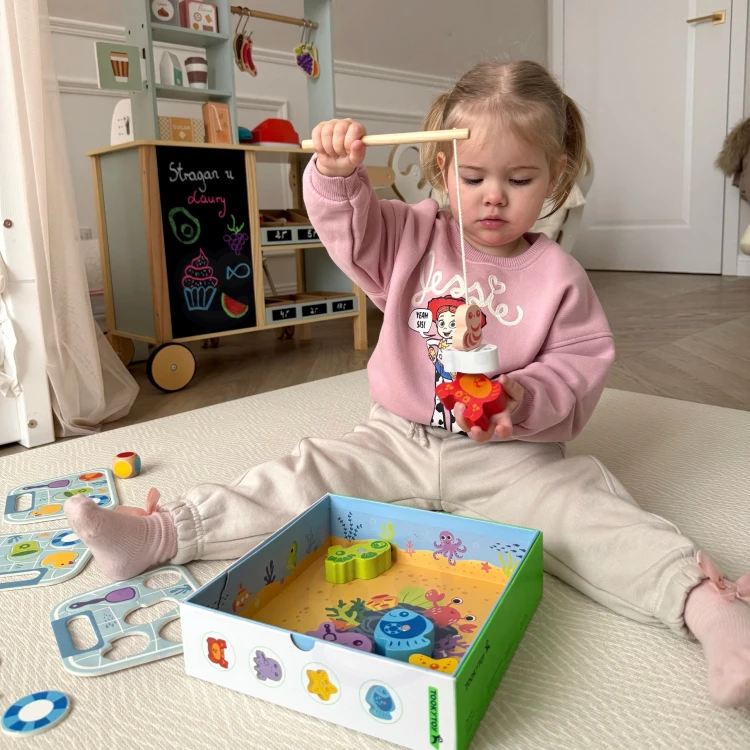 Magnetyczna wędka i rybki z gry zręcznościowej TOOKY TOY dla najmłodszych
